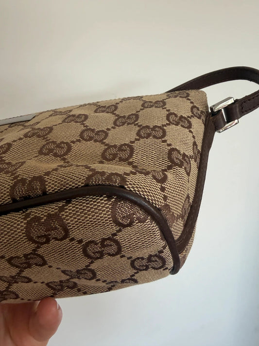 Gucci beige and brown canvas boat pochette bag with logo and intact corner piping.