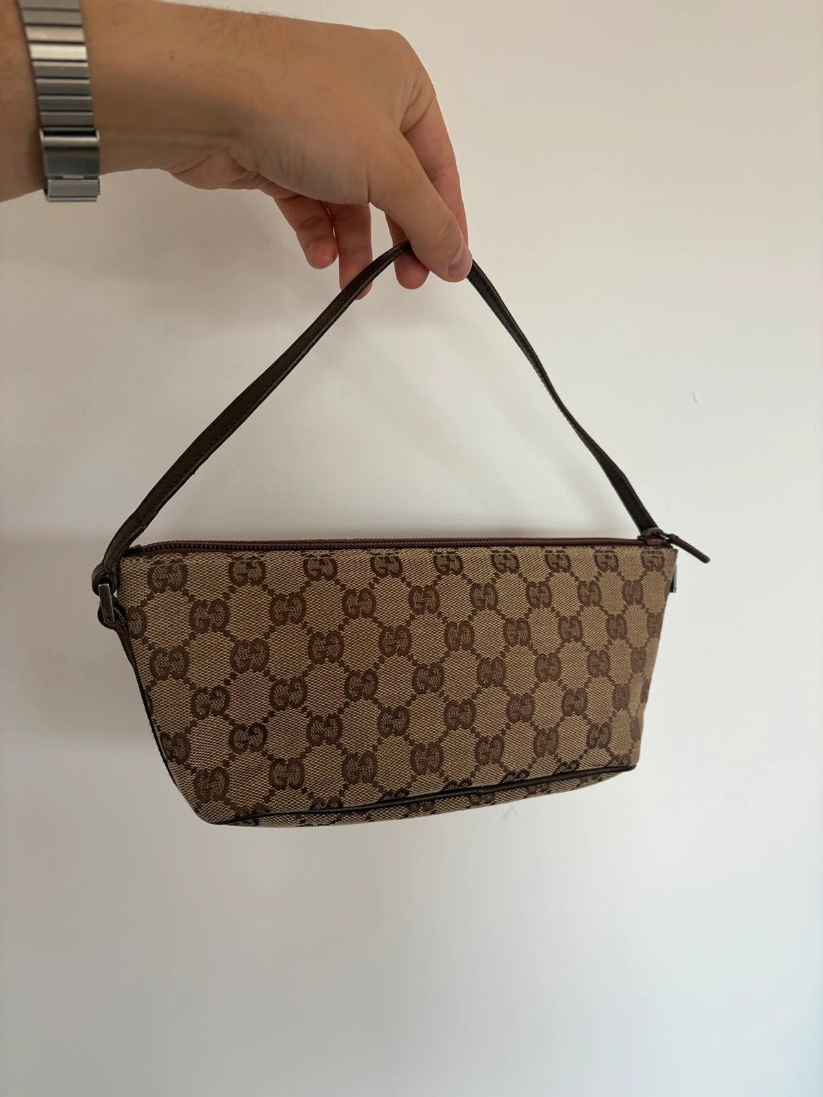 Gucci beige and brown canvas boat pochette bag with logo and intact corner piping.