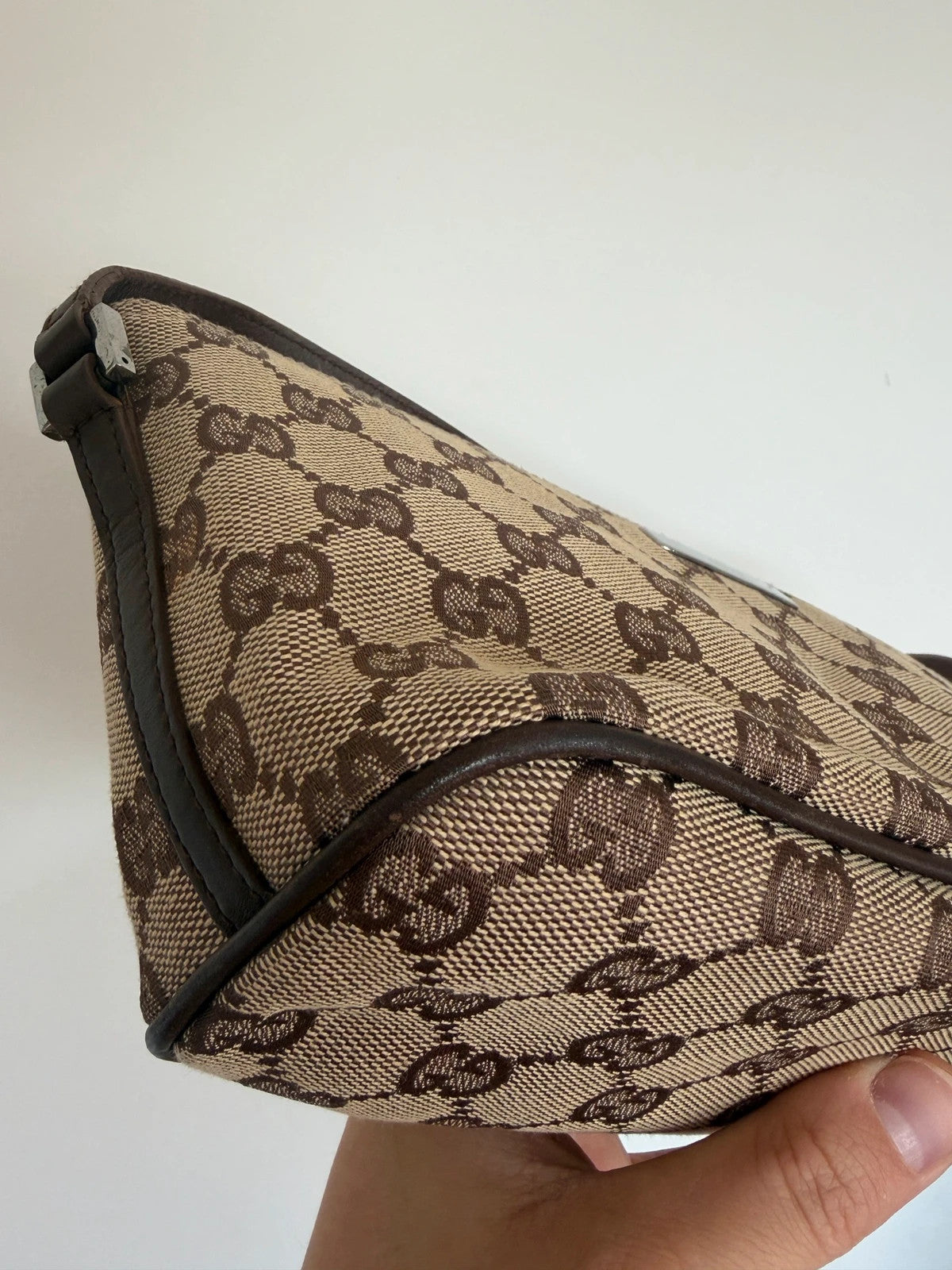 Gucci beige and brown canvas boat pochette bag with logo and intact corner piping.