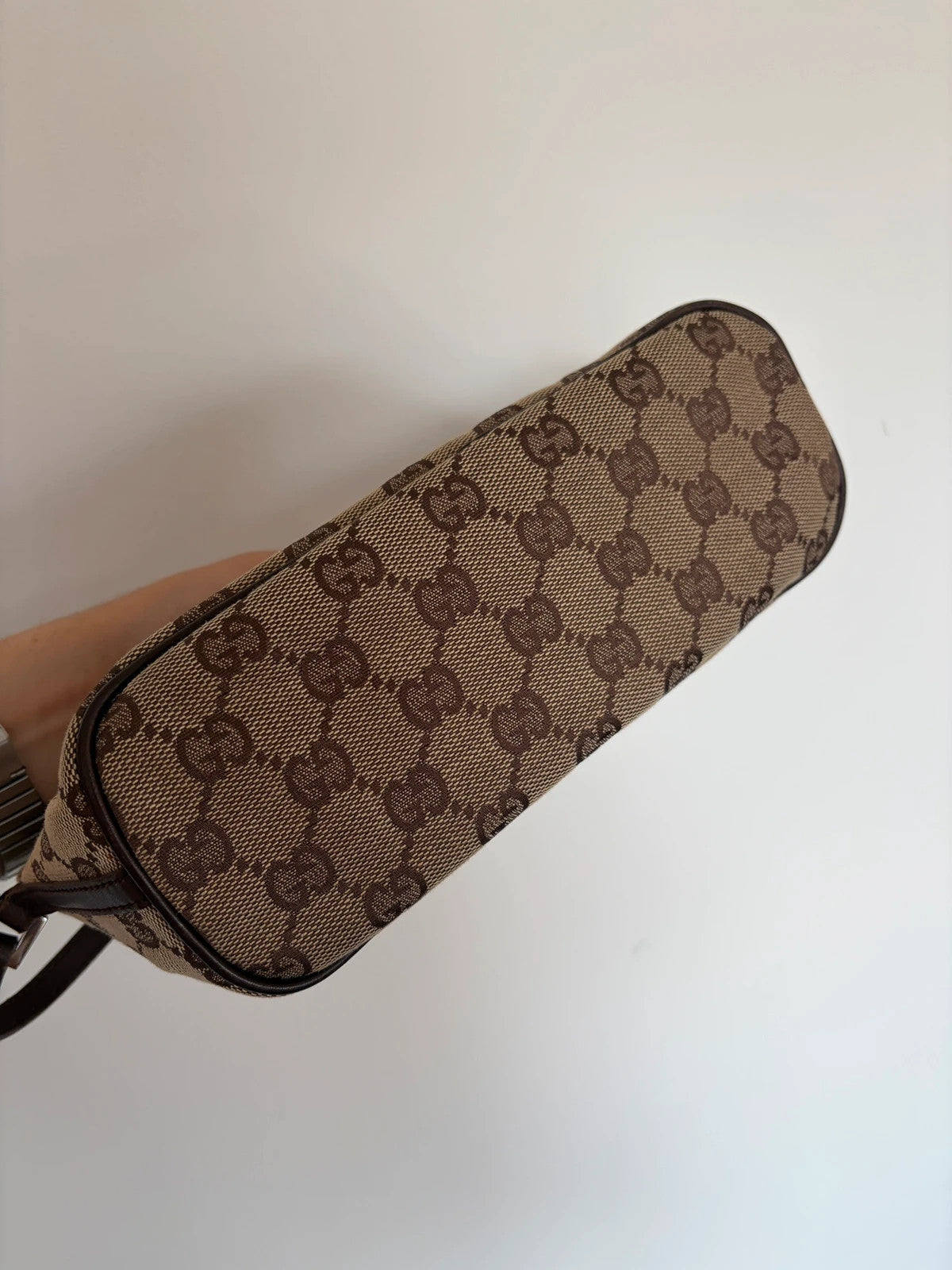 Gucci beige and brown canvas boat pochette bag with logo and intact corner piping.