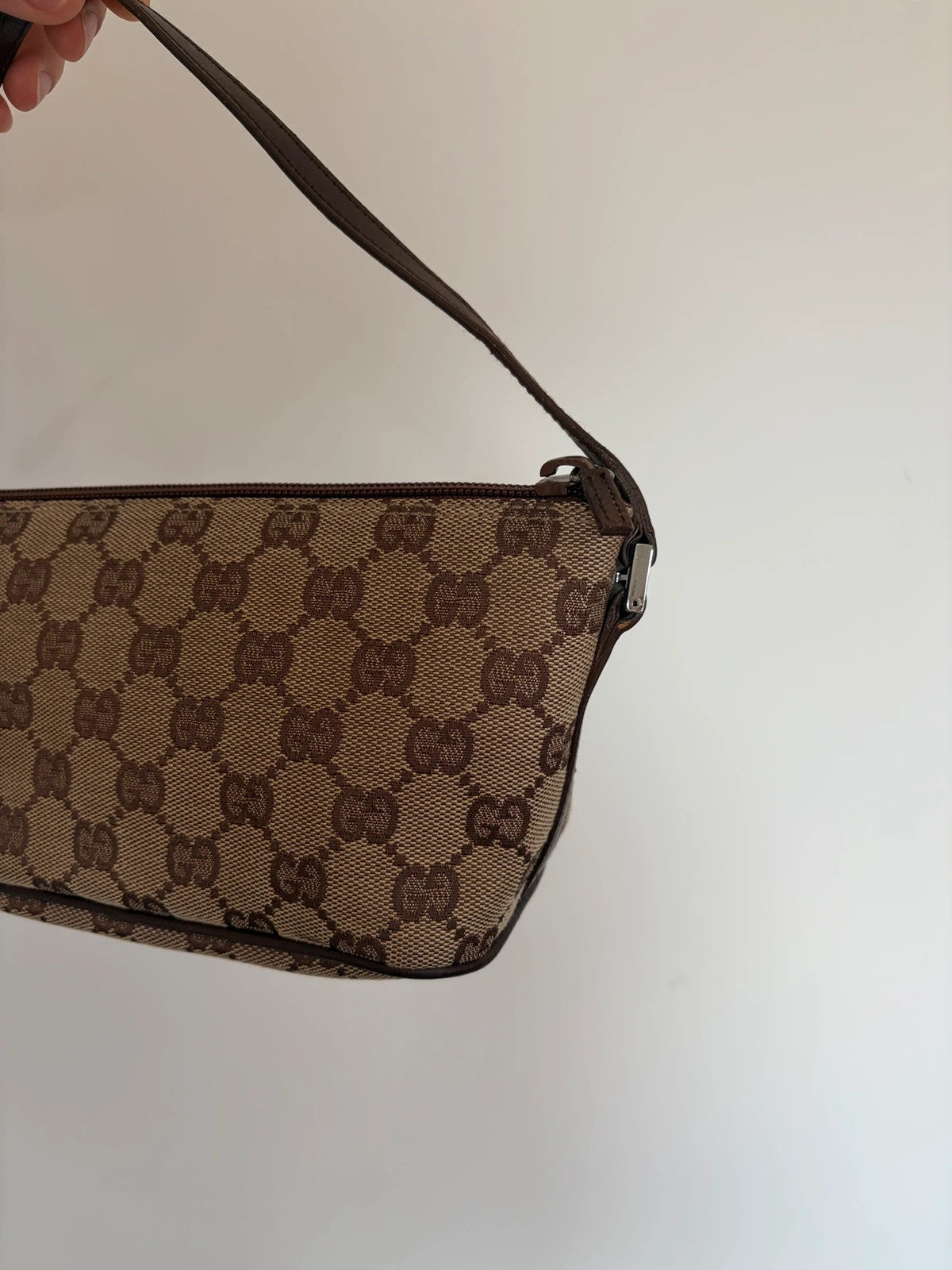 Gucci beige and brown canvas boat pochette bag with logo and intact corner piping.