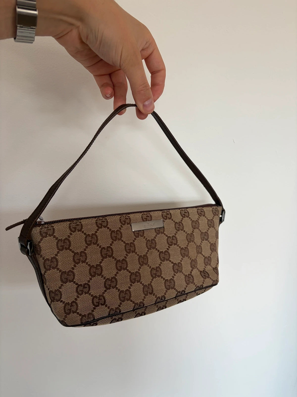 Gucci beige and brown canvas boat pochette bag with logo and intact corner piping.