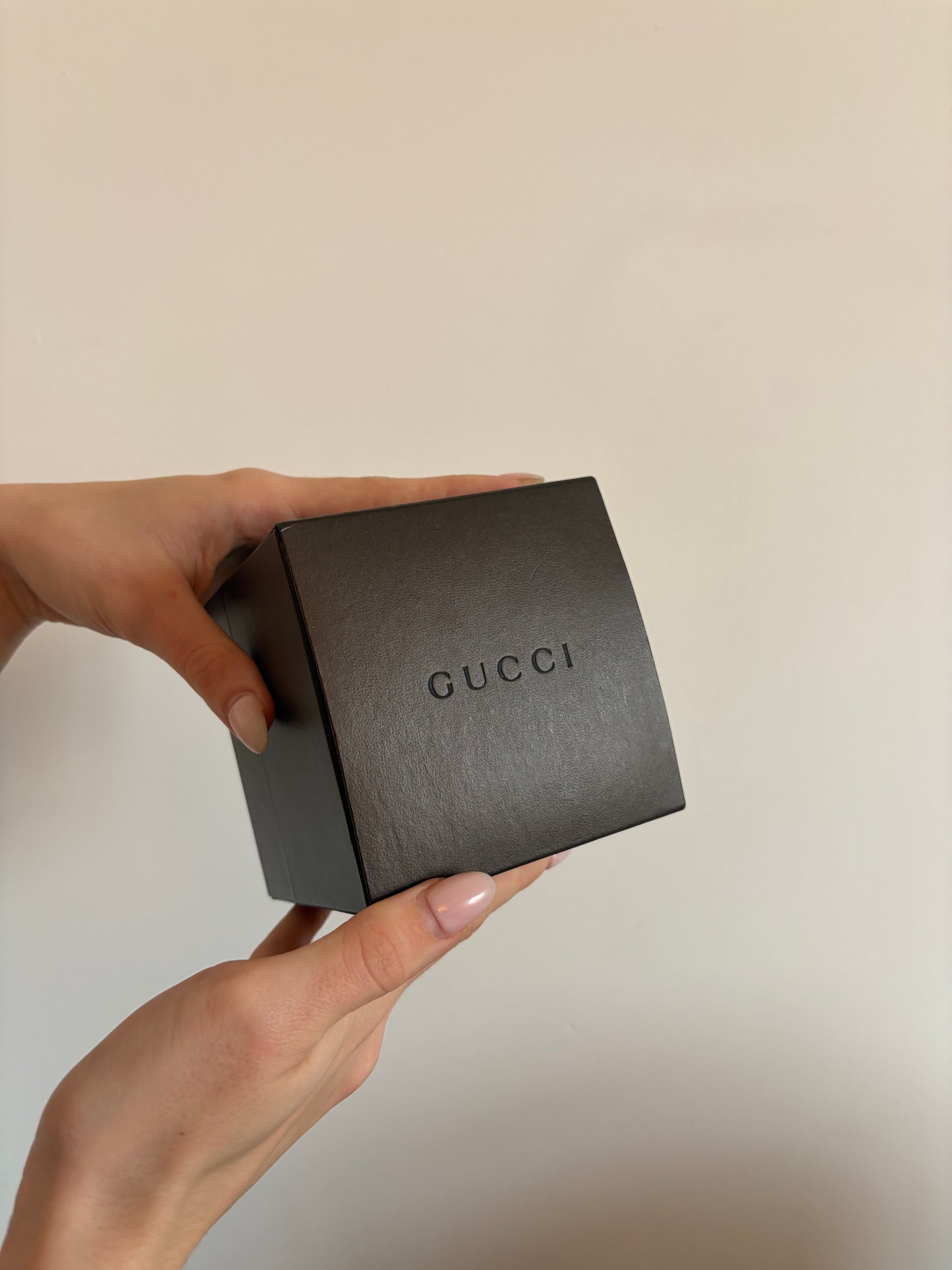 Gucci 2400S Bangle Watch