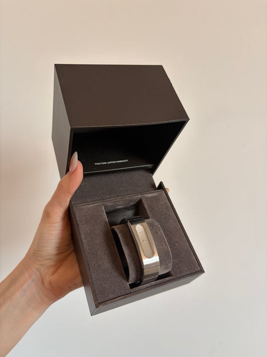 Gucci 2400S silver bangle watch