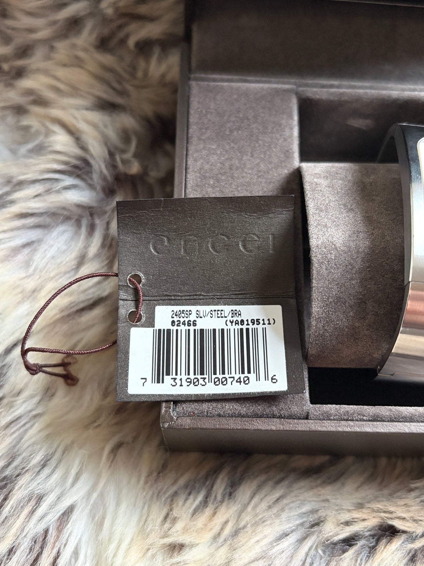 Gucci 2400S Bangle Watch
