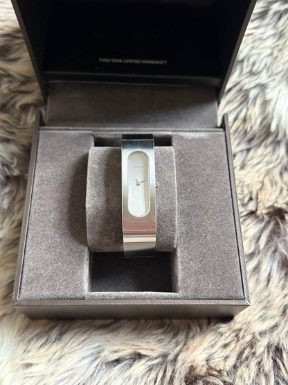 Gucci 2400S Bangle Watch